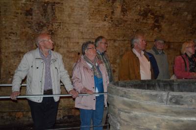 F�hrung und Informationen �ber die Funktion des Eiskellers.