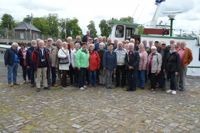 Gruppenfoto im Hafen von Leer