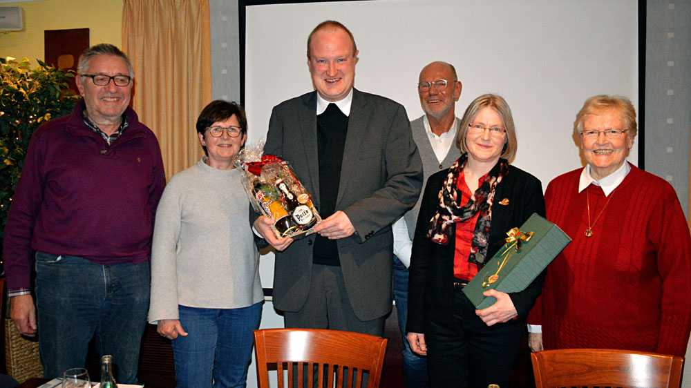 v. links: Clemens Kauling; Waltraut Boving; Pfarrer Heiner Zumdohme; Heinz Broer; Pastorin Wiebke Range; Edeltraut Bohmann
